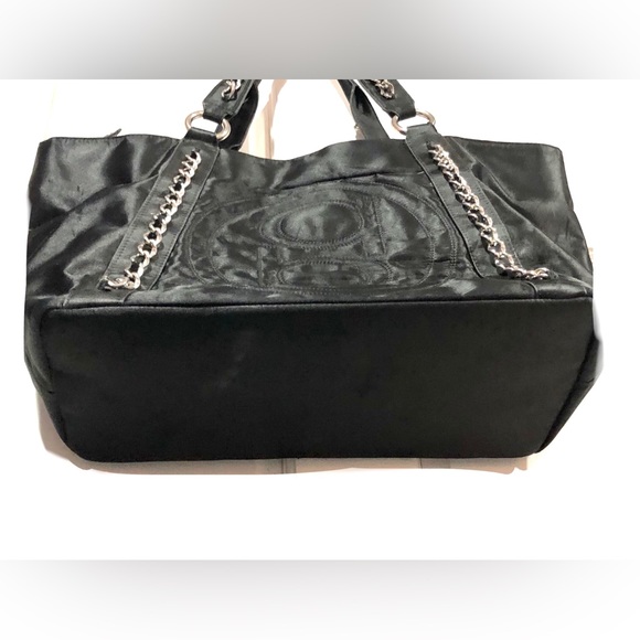 🦋BeBe large oversized black tote with round chained charm size 20x12 preowned - Picture 3 of 12